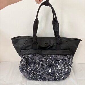 Lululemon Everything Bag XL Tote – Black/Pretty Lace White – GREAT DEAL 🔥